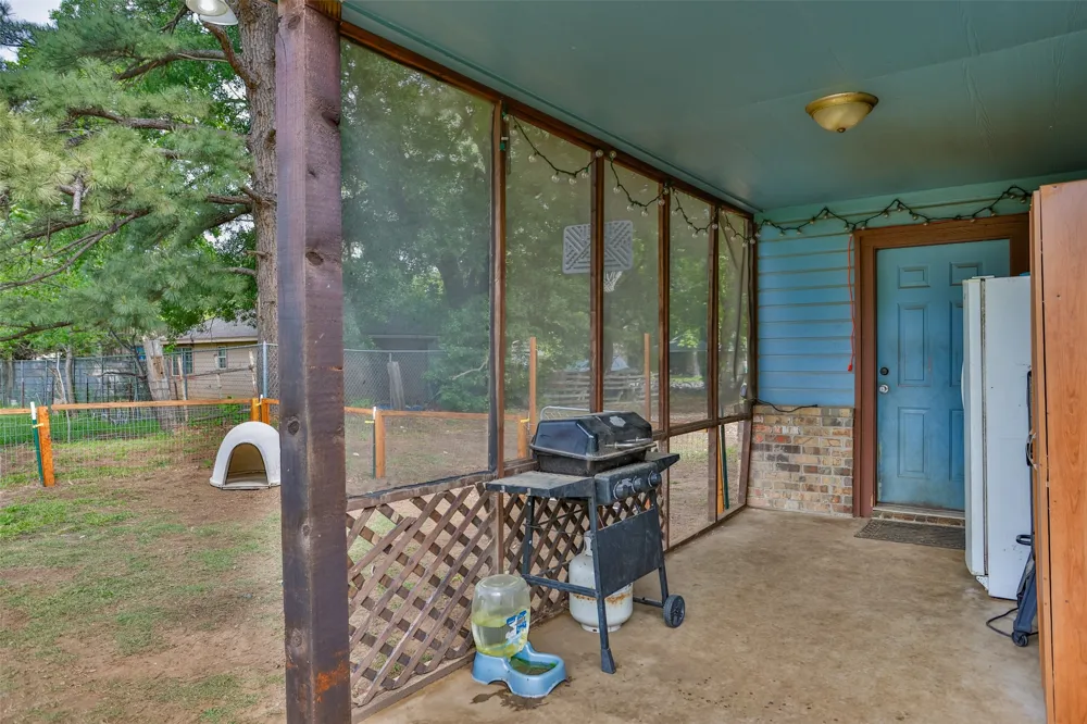 406 W Elm Street Collinsville, TX 76233
