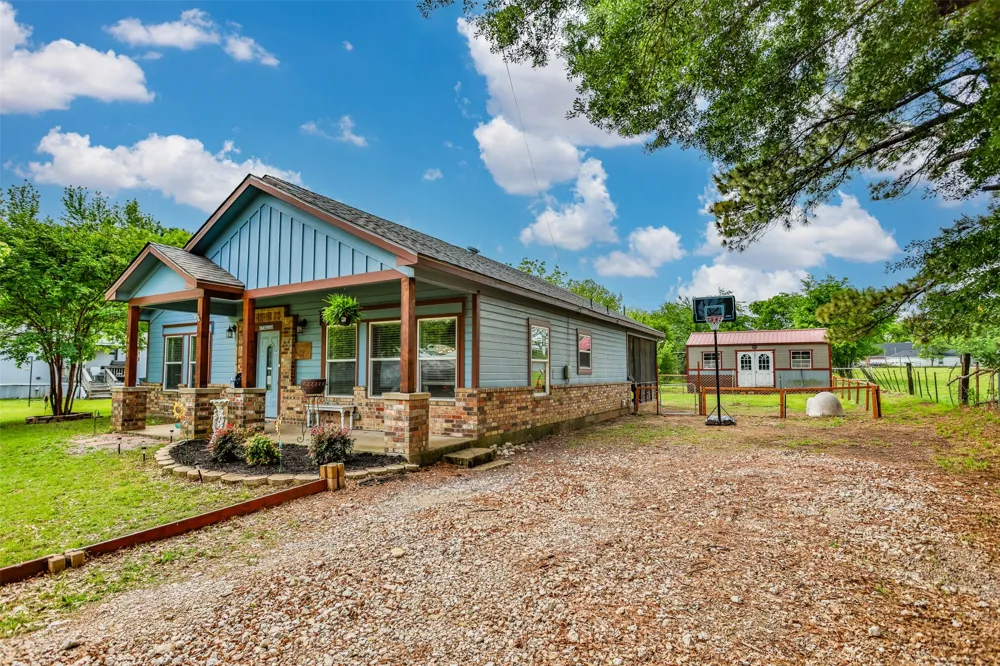406 W Elm Street Collinsville, TX 76233