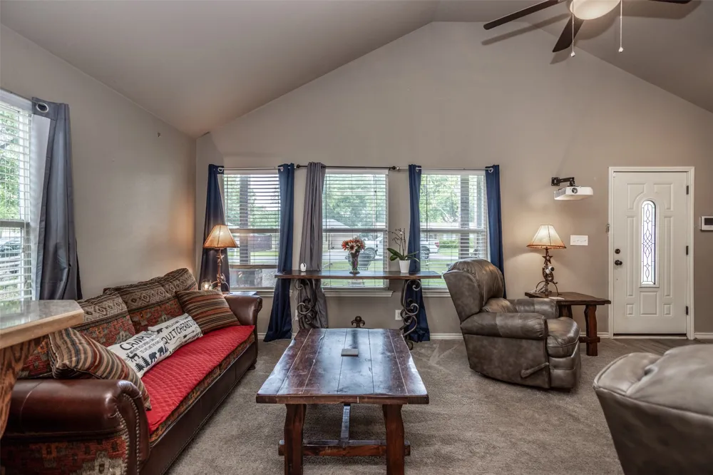 406 W Elm Street Collinsville, TX 76233