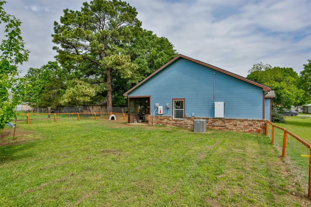 406 W Elm Street Collinsville, TX 76233