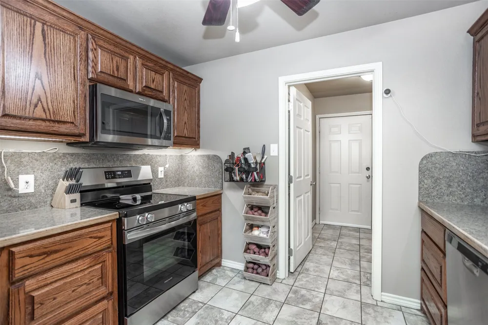 406 W Elm Street Collinsville, TX 76233