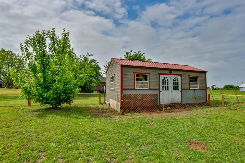 406 W Elm Street Collinsville, TX 76233