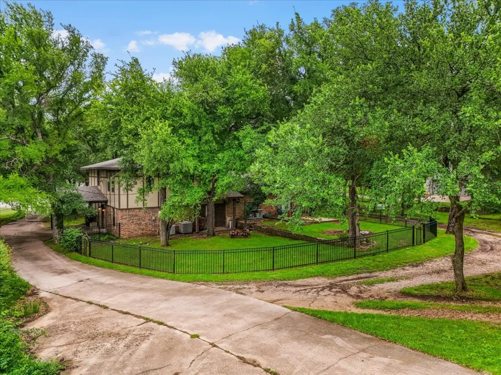 220 Annetta Willow Park, TX 76087