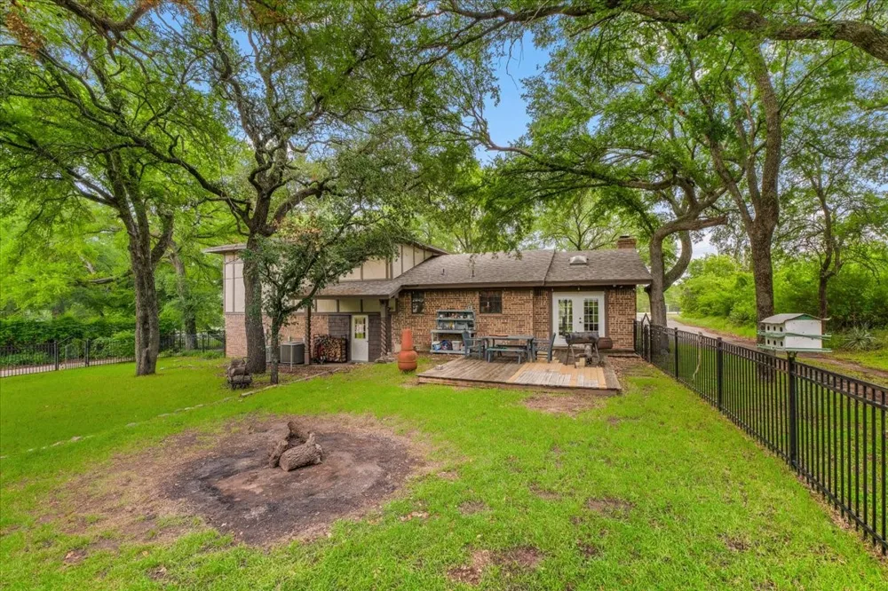 220 Annetta Willow Park, TX 76087