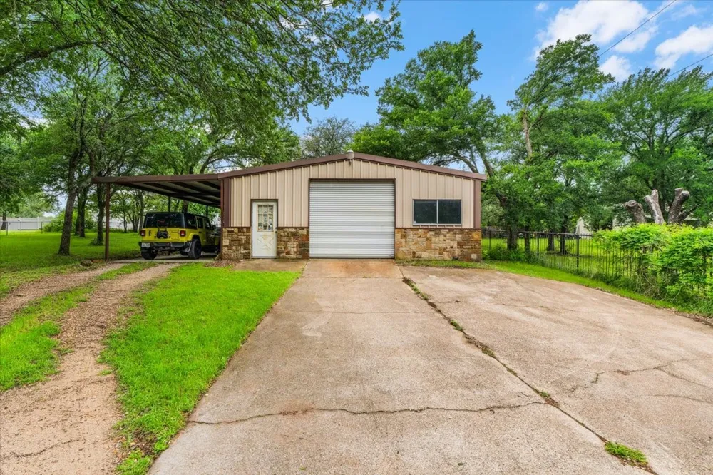 220 Annetta Willow Park, TX 76087