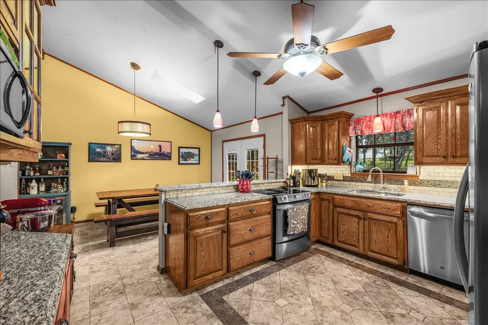220 Annetta Willow Park, TX 76087