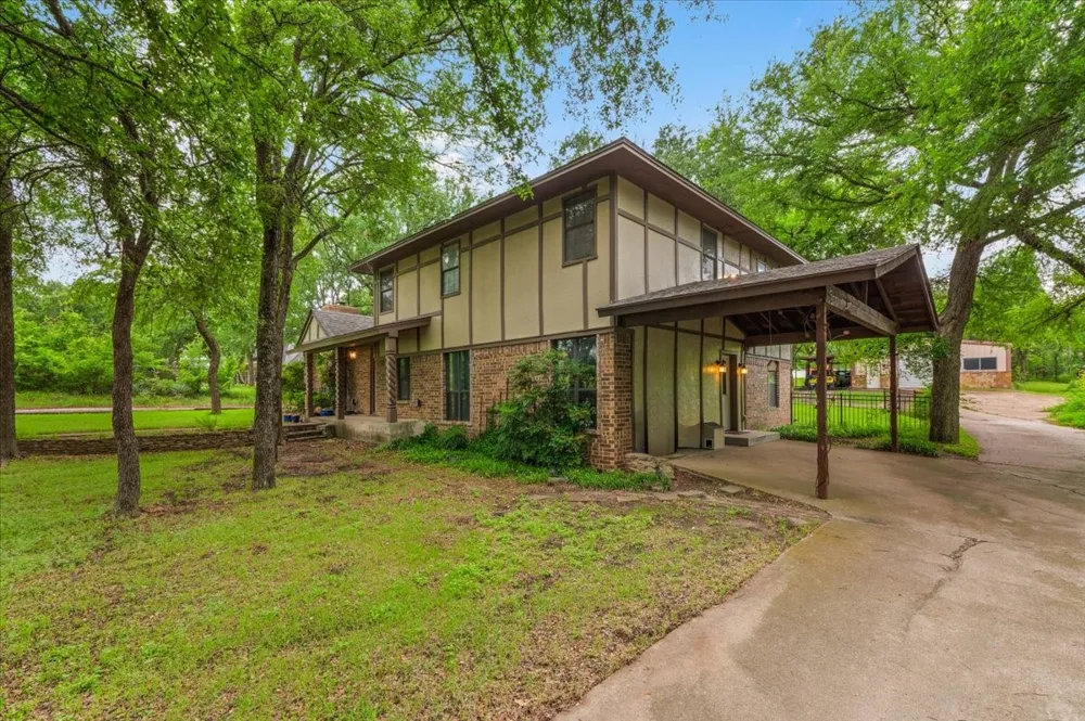 220 Annetta Willow Park, TX 76087