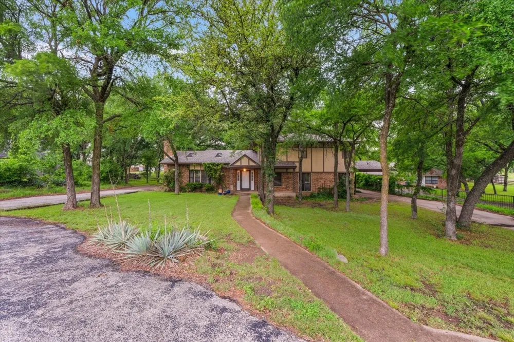 220 Annetta Willow Park, TX 76087