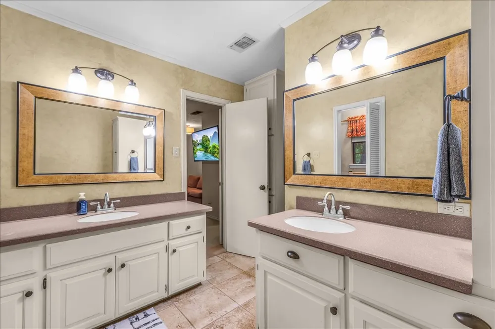 220 Annetta Willow Park, TX 76087