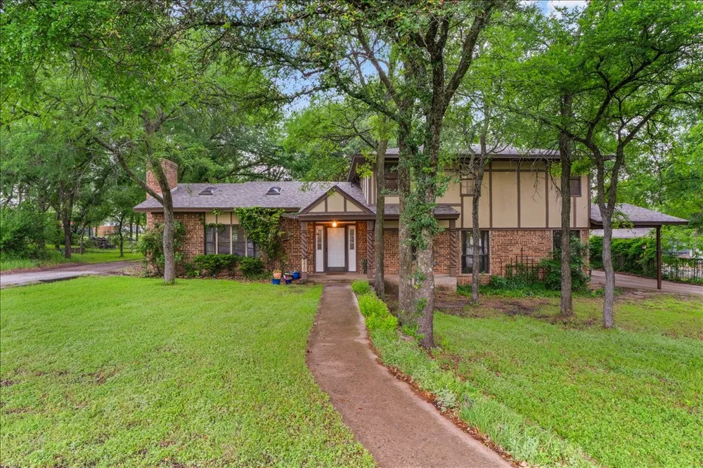 220 Annetta Willow Park, TX 76087