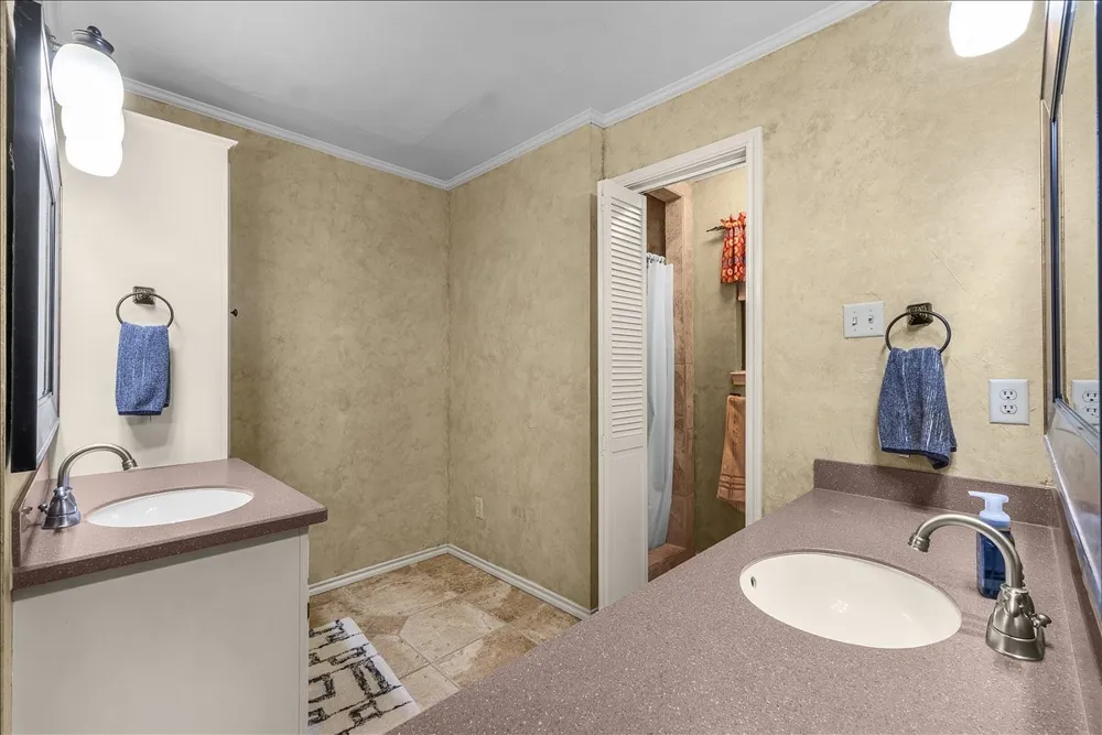 220 Annetta Willow Park, TX 76087