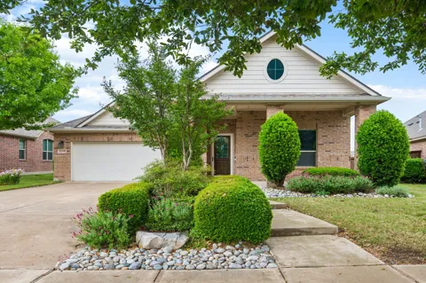 1208 Isabella Lane