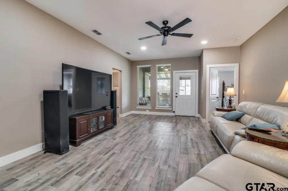 17409 Crossing Circle Lindale, TX 75771