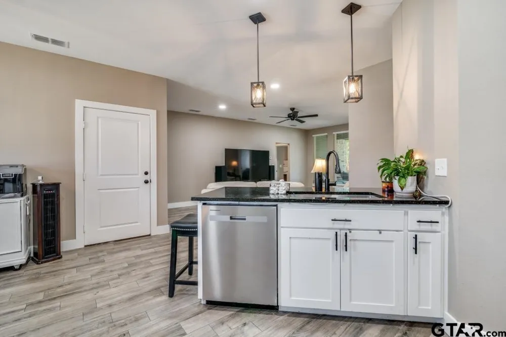 17409 Crossing Circle Lindale, TX 75771