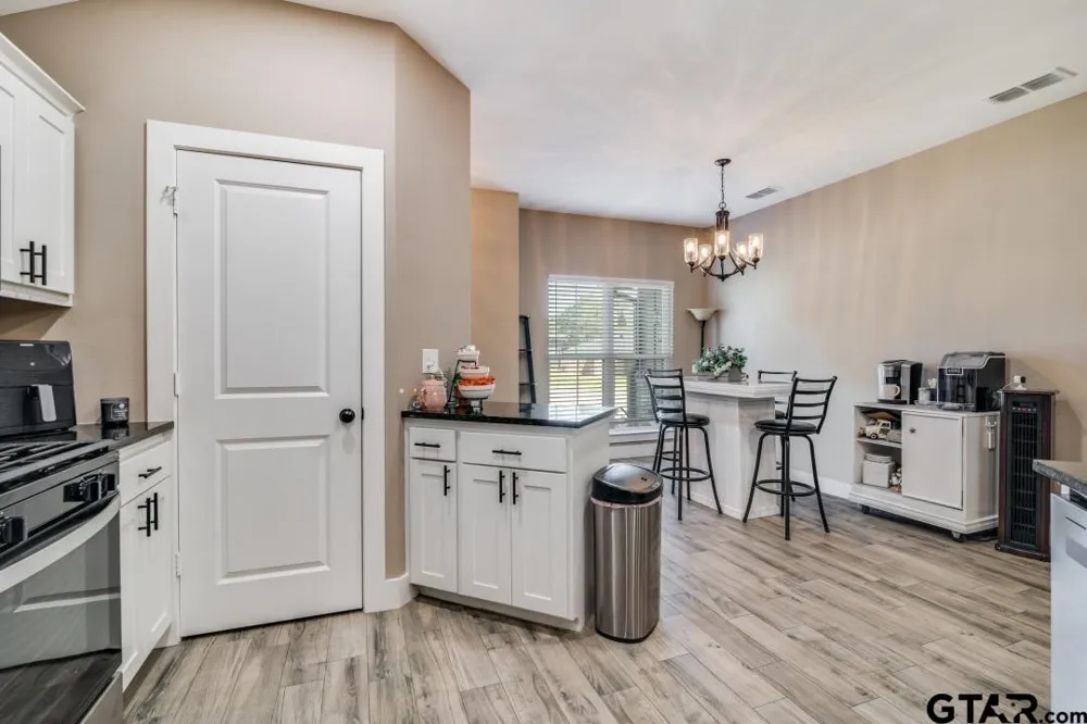 17409 Crossing Circle Lindale, TX 75771