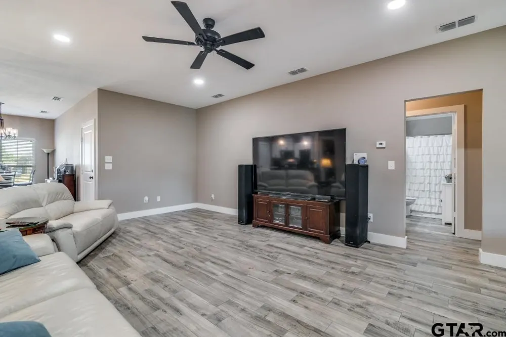 17409 Crossing Circle Lindale, TX 75771