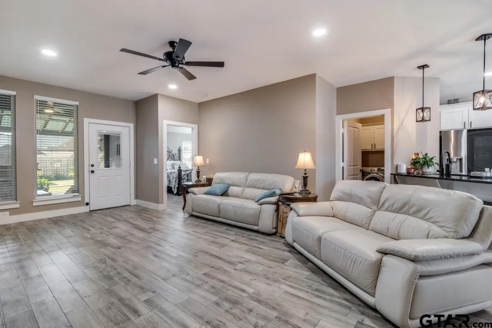 17409 Crossing Circle Lindale, TX 75771