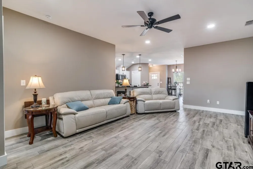 17409 Crossing Circle Lindale, TX 75771