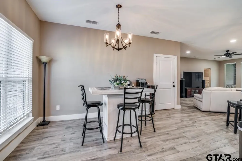 17409 Crossing Circle Lindale, TX 75771