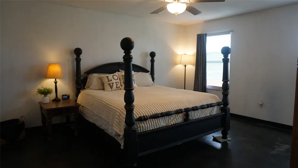 1410 Rs County Road 1235 Point, TX 75472