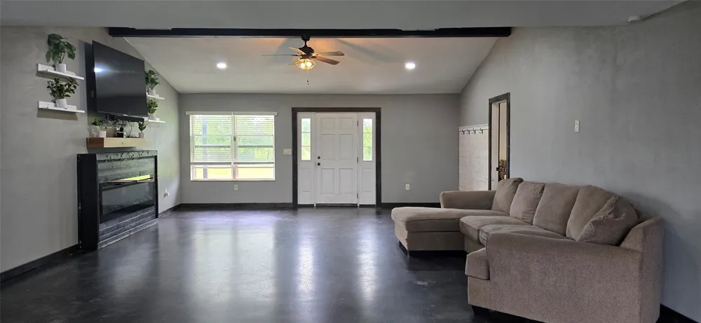 1410 Rs County Road 1235 Point, TX 75472