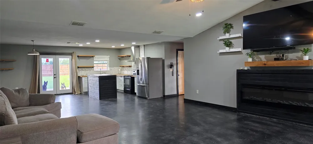 1410 Rs County Road 1235 Point, TX 75472