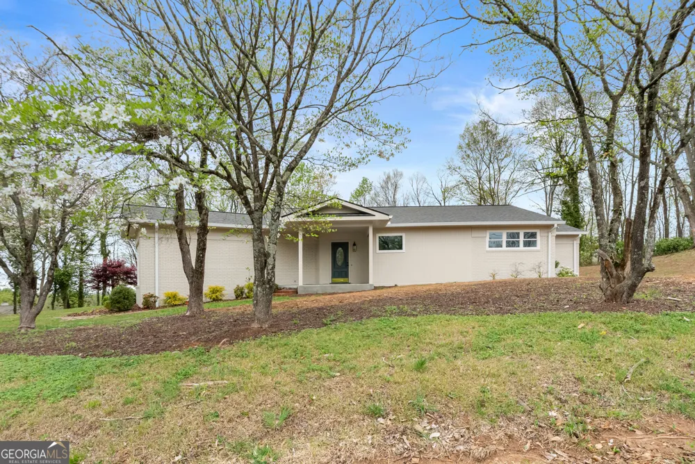 664 Chenocetah DR Cornelia, GA 30531