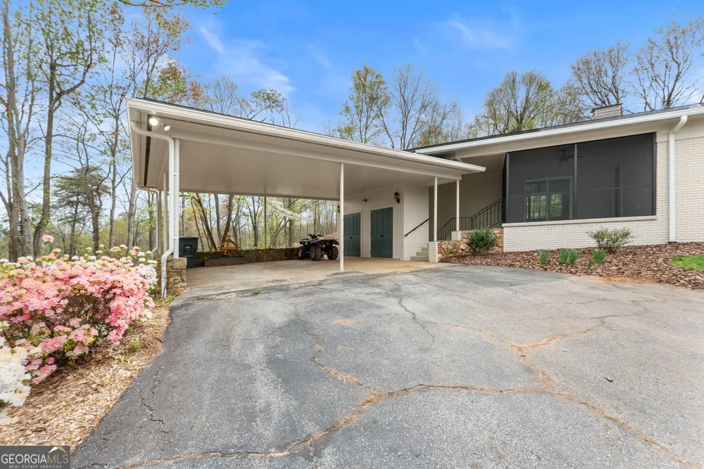 664 Chenocetah DR Cornelia, GA 30531