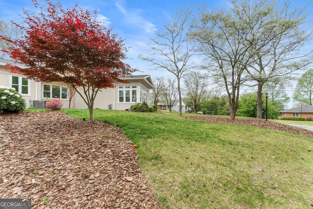 664 Chenocetah DR Cornelia, GA 30531
