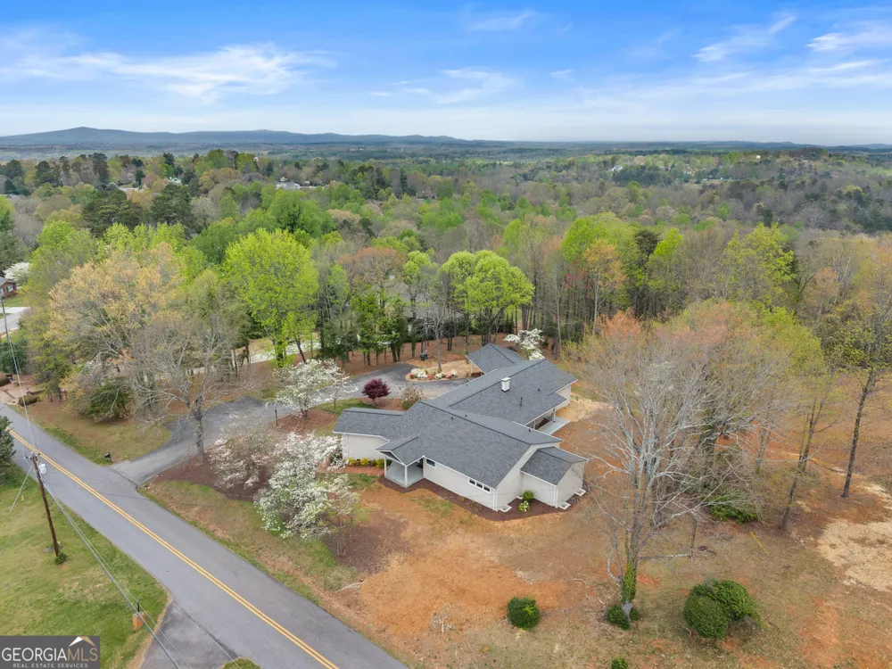 664 Chenocetah DR Cornelia, GA 30531