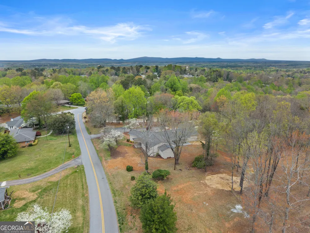 664 Chenocetah DR Cornelia, GA 30531