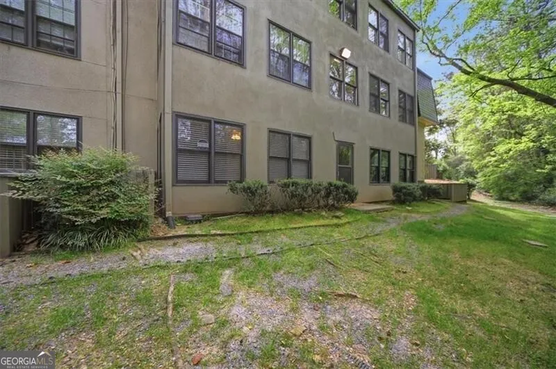 26 Arpege WAY NW Atlanta, GA 30327