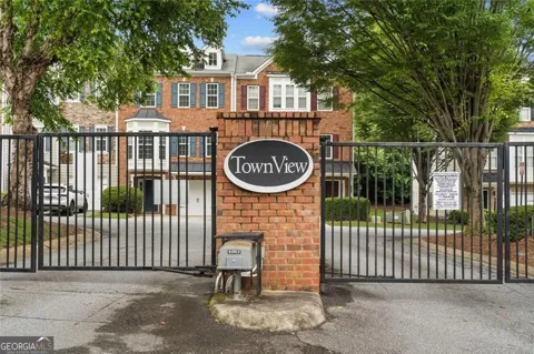 632 Plaza Park WALK SE