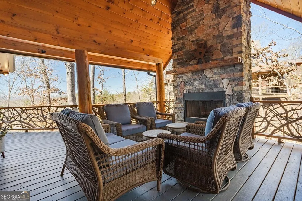 560 Endless View RD Mineral Bluff, GA 30559