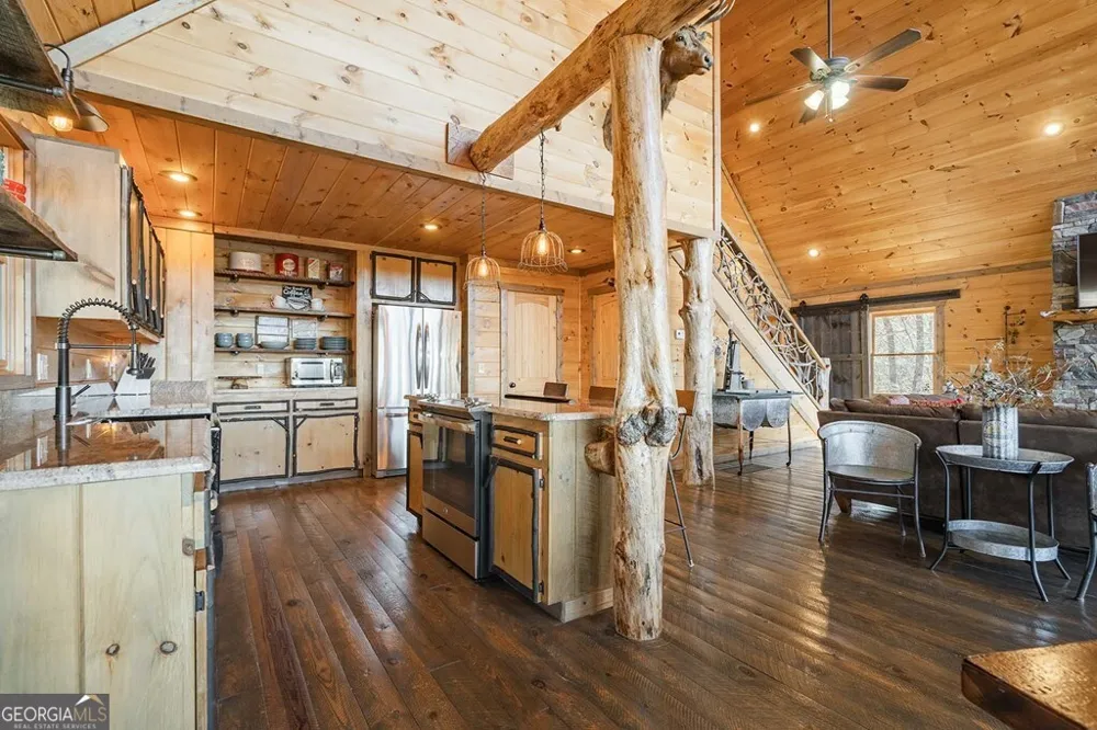 560 Endless View RD Mineral Bluff, GA 30559
