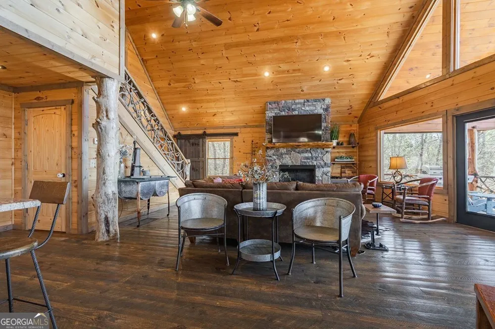 560 Endless View RD Mineral Bluff, GA 30559