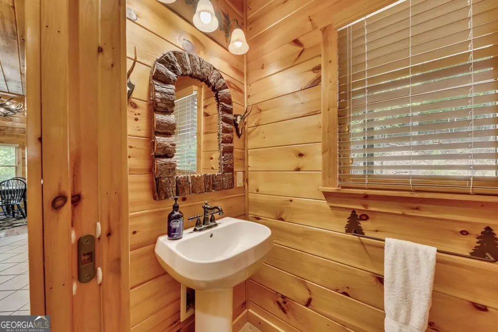 499 Raven Ridge CIR Mineral Bluff, GA 30559