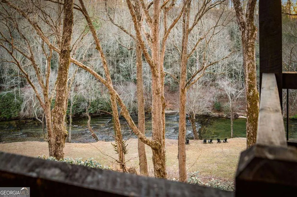 166 Red Oak LN McCaysville, GA 30555