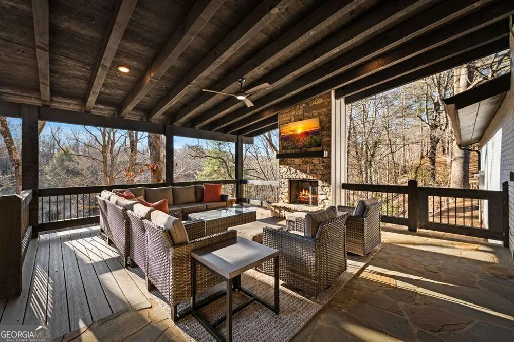 166 Red Oak LN McCaysville, GA 30555