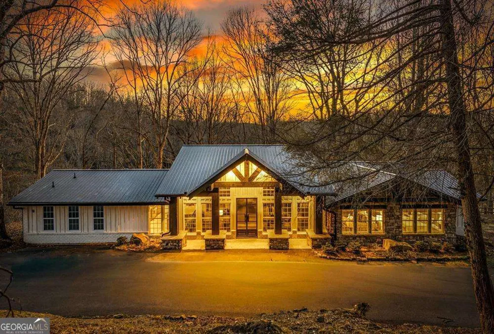 166 Red Oak LN McCaysville, GA 30555