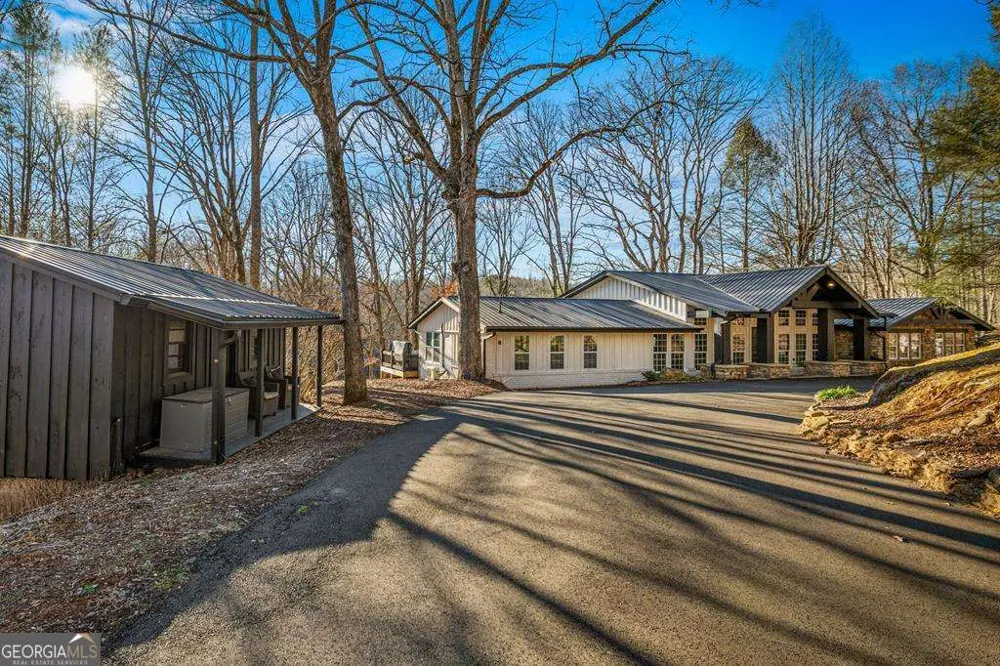 166 Red Oak LN McCaysville, GA 30555