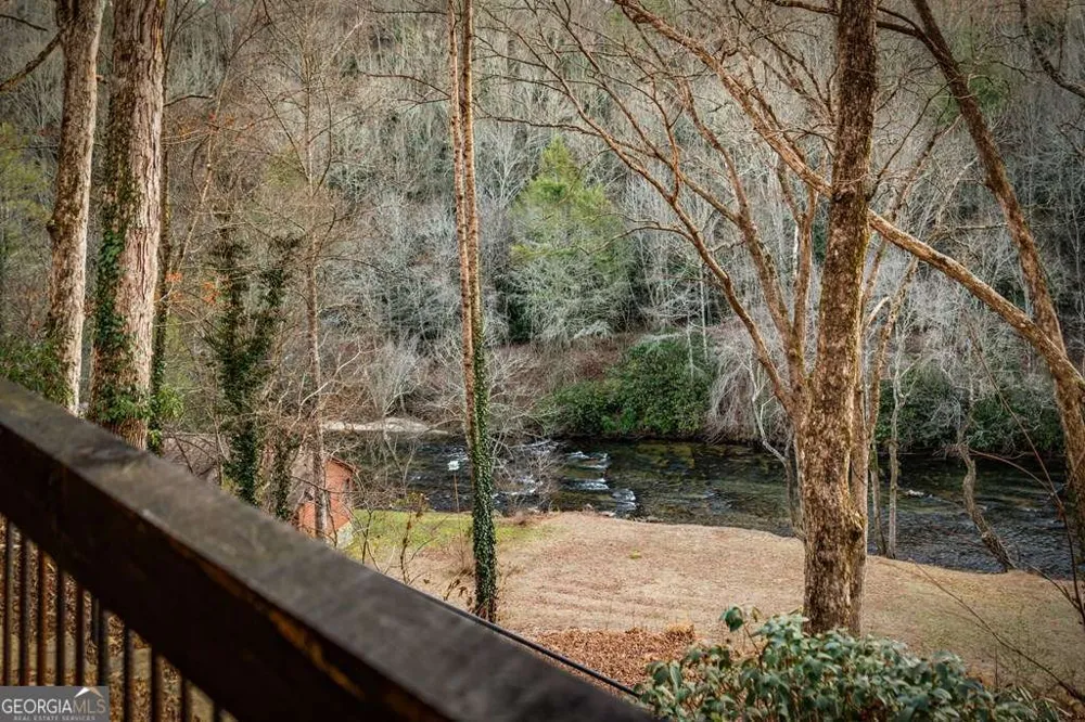 166 Red Oak LN McCaysville, GA 30555