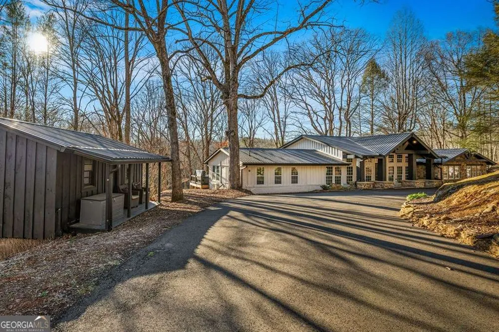 166 Red Oak LN McCaysville, GA 30555