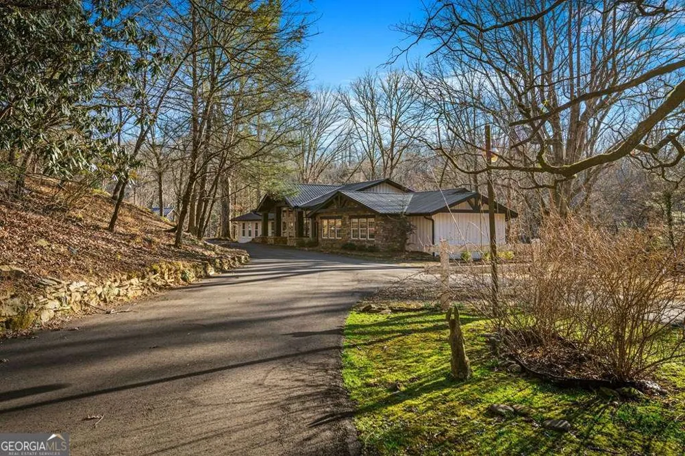 166 Red Oak LN McCaysville, GA 30555