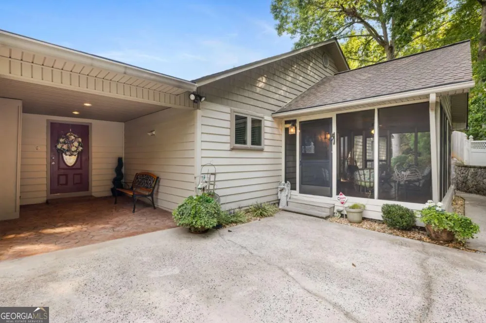 1396 Deerfield RD Young Harris, GA 30582