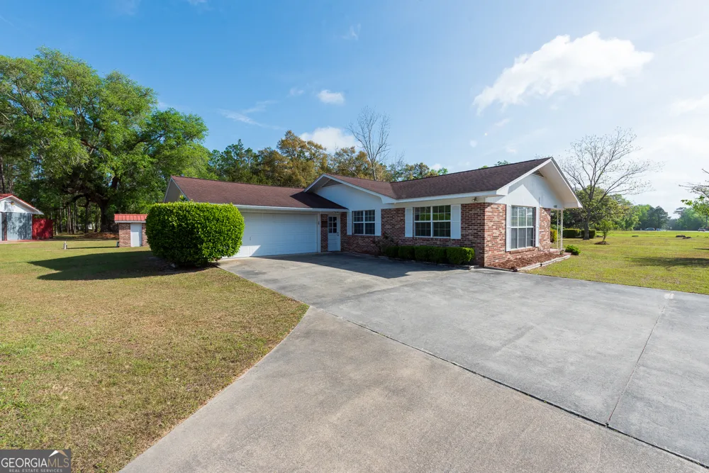 4582 St Johns Church RD Blackshear, GA 31516