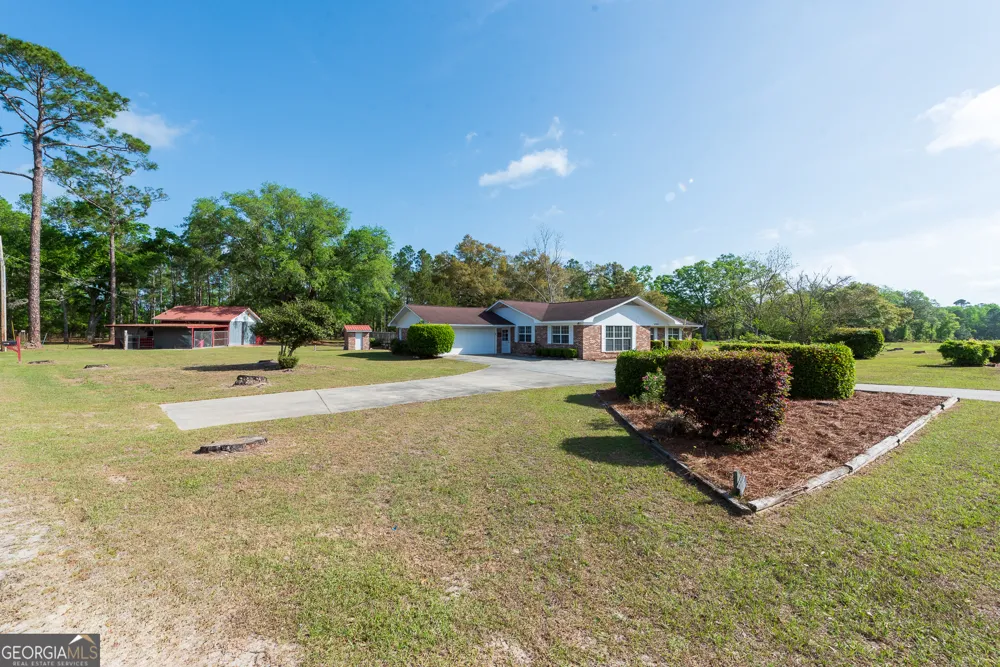 4582 St Johns Church RD Blackshear, GA 31516