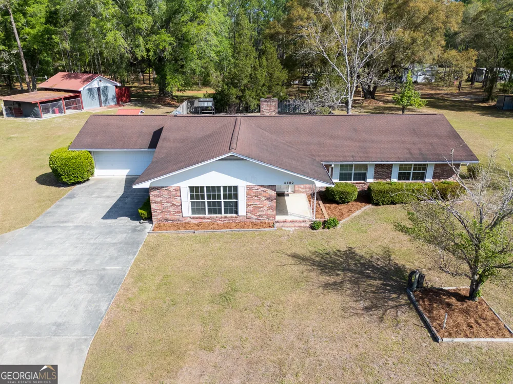4582 St Johns Church RD Blackshear, GA 31516