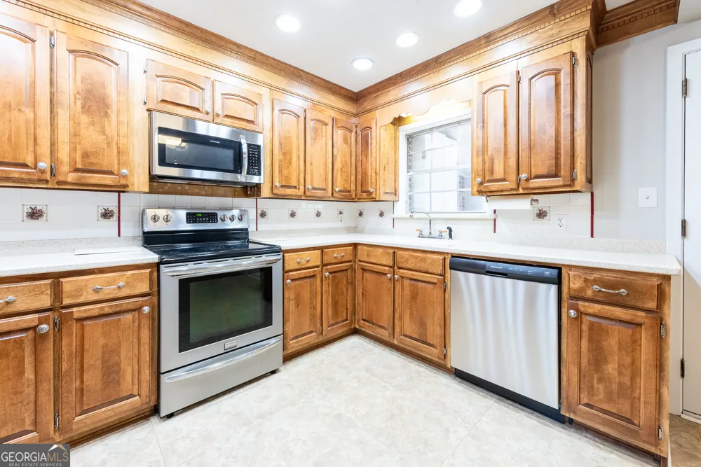 4582 St Johns Church RD Blackshear, GA 31516