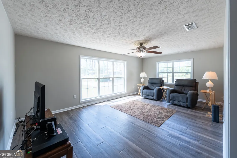 4582 St Johns Church RD Blackshear, GA 31516
